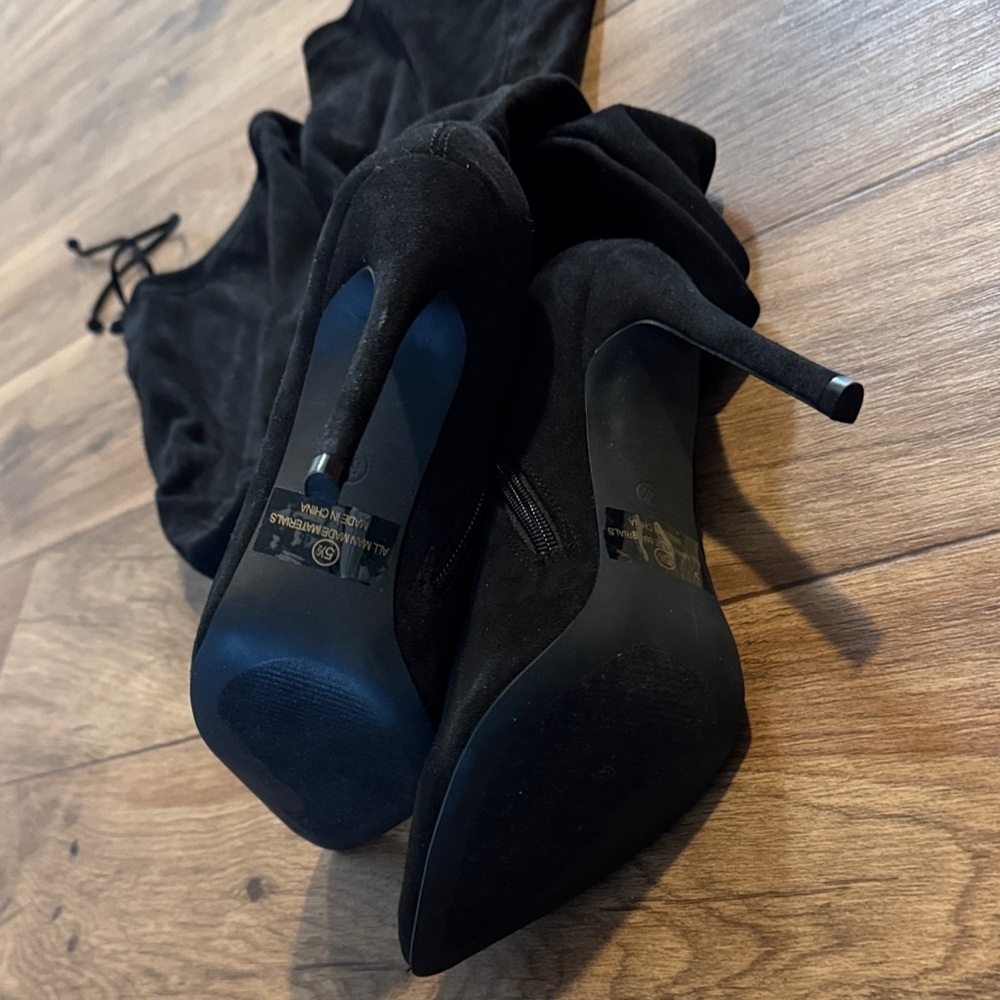 Elegant Black Over-the-Knee Boots - Picture 3 of 3